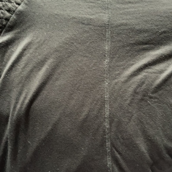 Banana Republic black T-shirt quilted shoulder lg - Picture 6 of 6